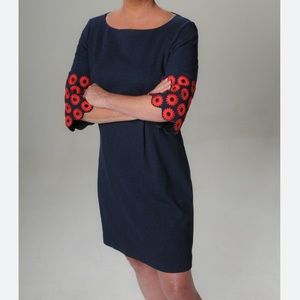 Trina Turk Size 6 Sheath Jersey Empire Waist Red Embroidered Daisy Sleeve